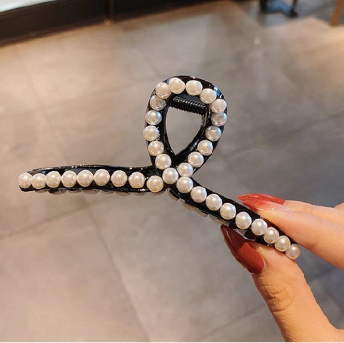 Pearl Claw Clip